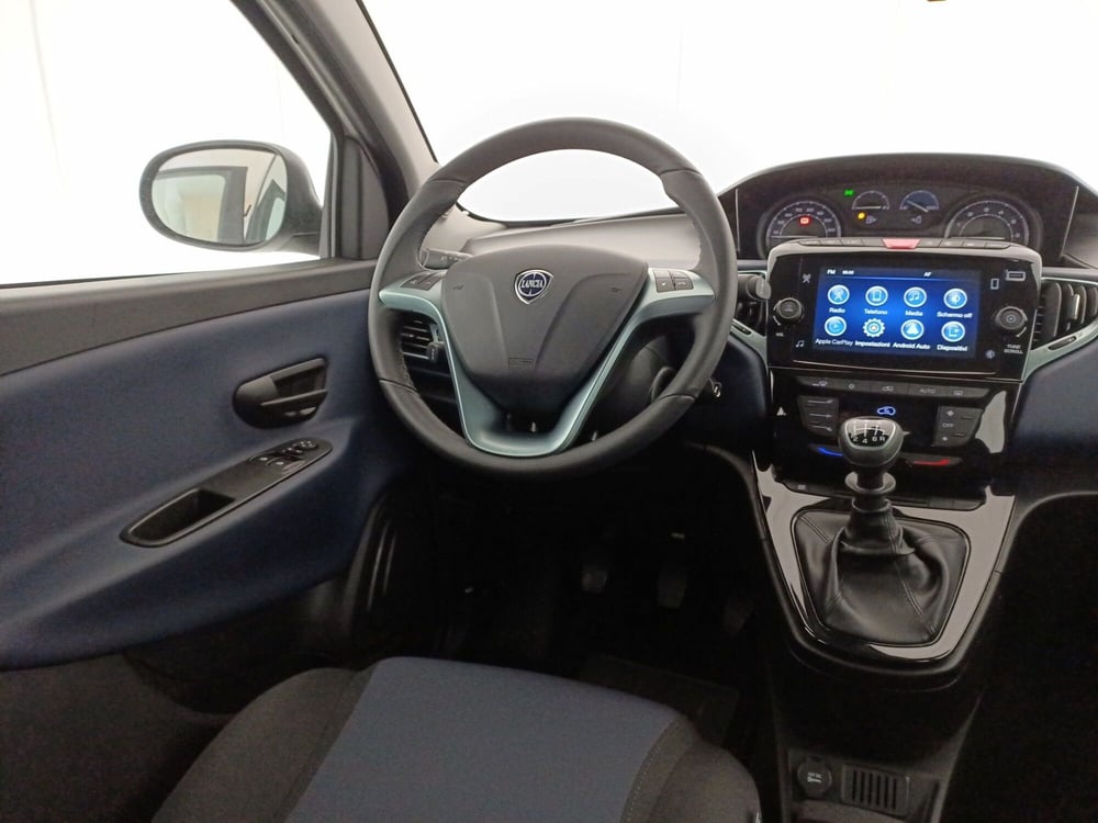 Lancia Ypsilon usata a Taranto (9)
