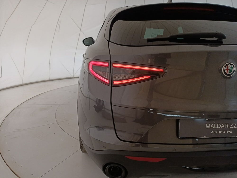 Alfa Romeo Stelvio usata a Bari (11)