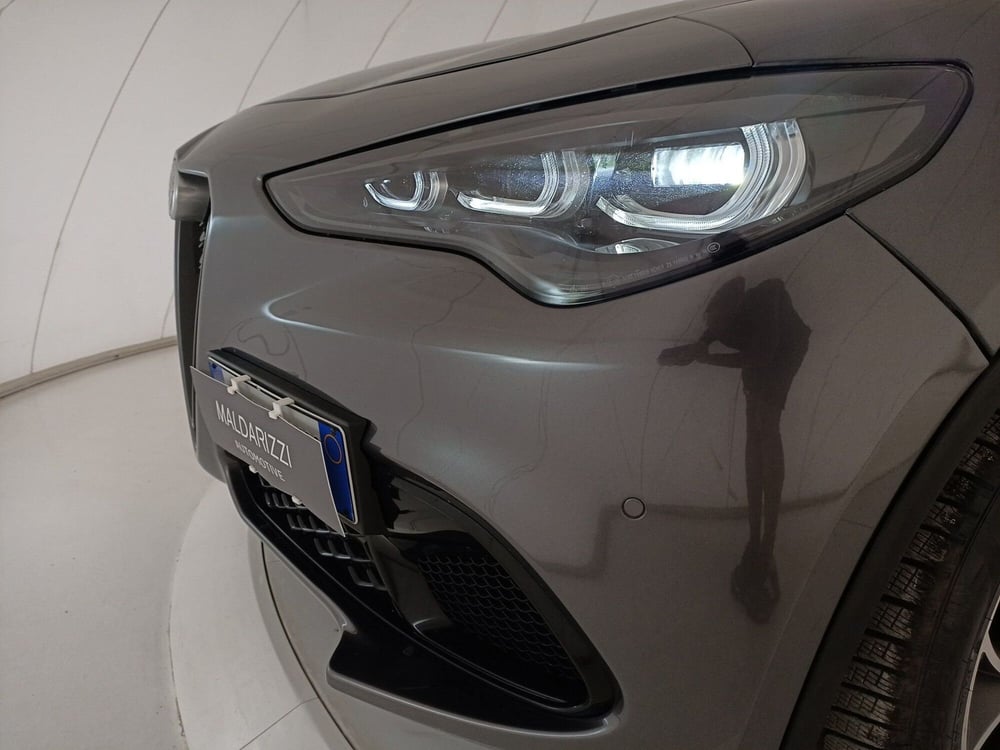 Alfa Romeo Stelvio usata a Bari (14)