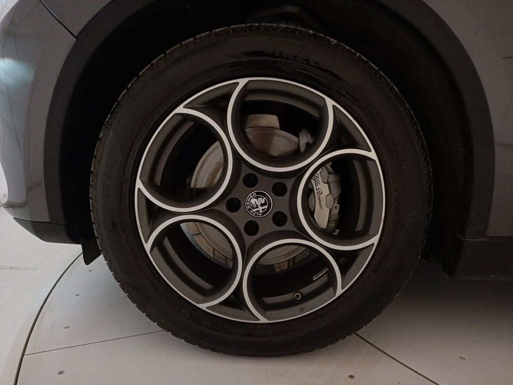 Alfa Romeo Stelvio usata a Bari (15)