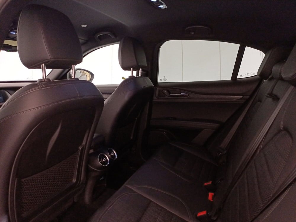Alfa Romeo Stelvio usata a Bari (7)