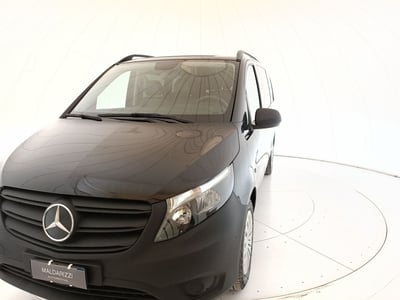 Mercedes-Benz Vito tourer 116 cdi long Pro 9G-tronic del 2022 usata a Bari
