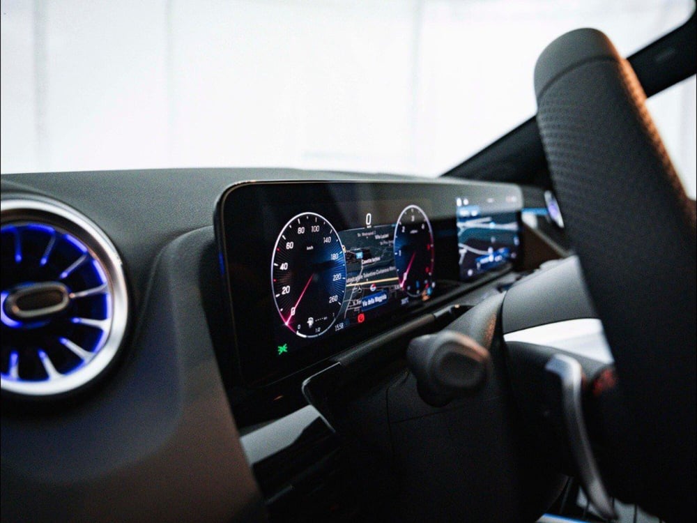 Mercedes-Benz GLA SUV nuova a Macerata (14)