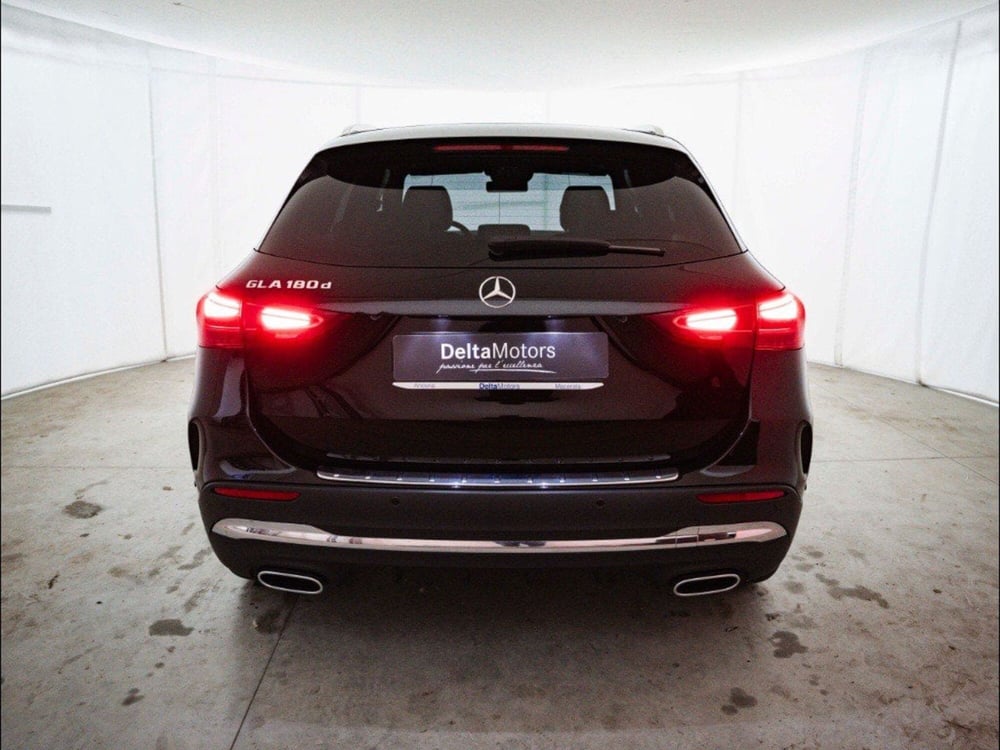Mercedes-Benz GLA SUV nuova a Macerata (7)