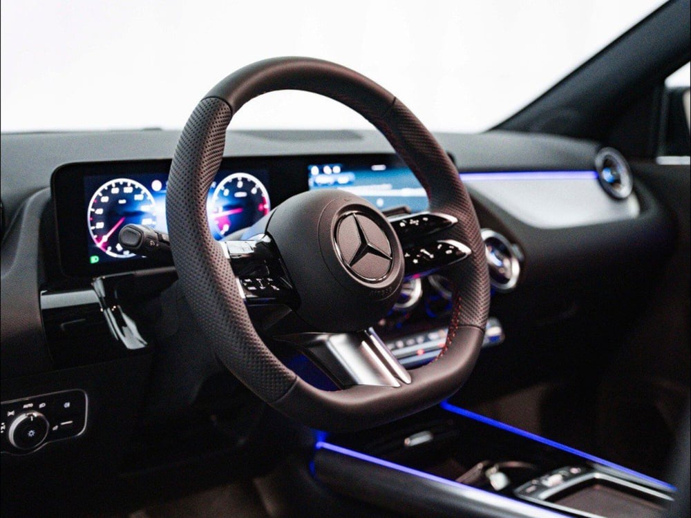 Mercedes-Benz GLA SUV nuova a Macerata (10)
