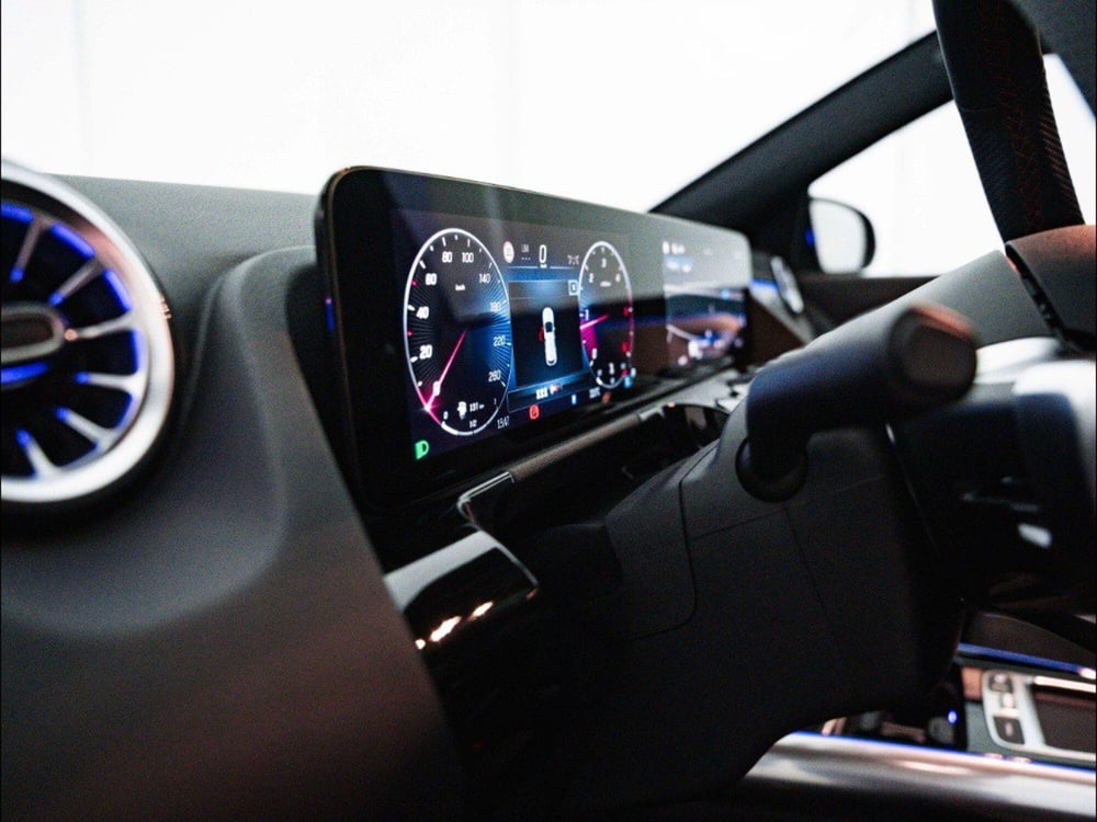 Mercedes-Benz GLA SUV nuova a Macerata (14)