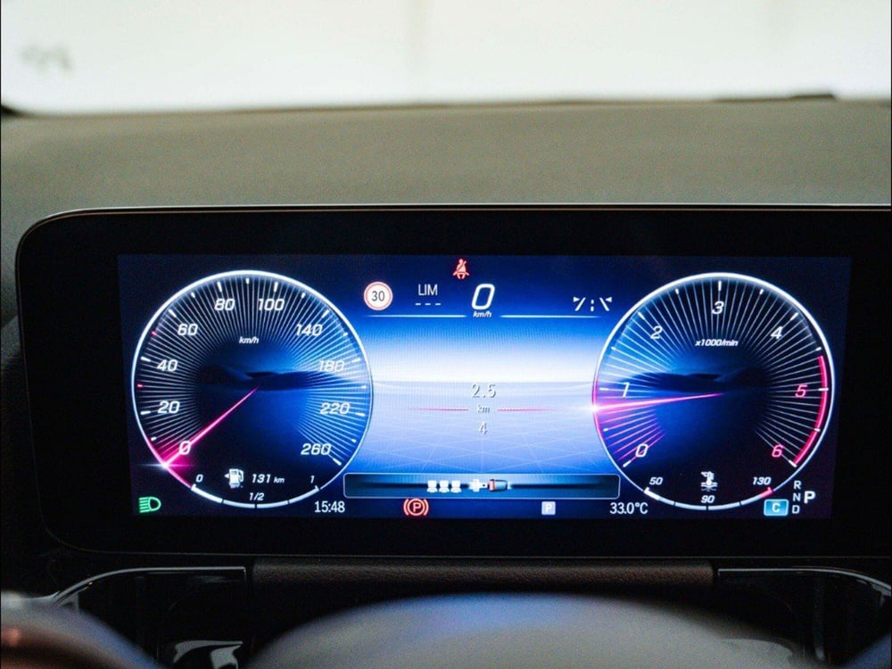 Mercedes-Benz GLA SUV nuova a Macerata (15)