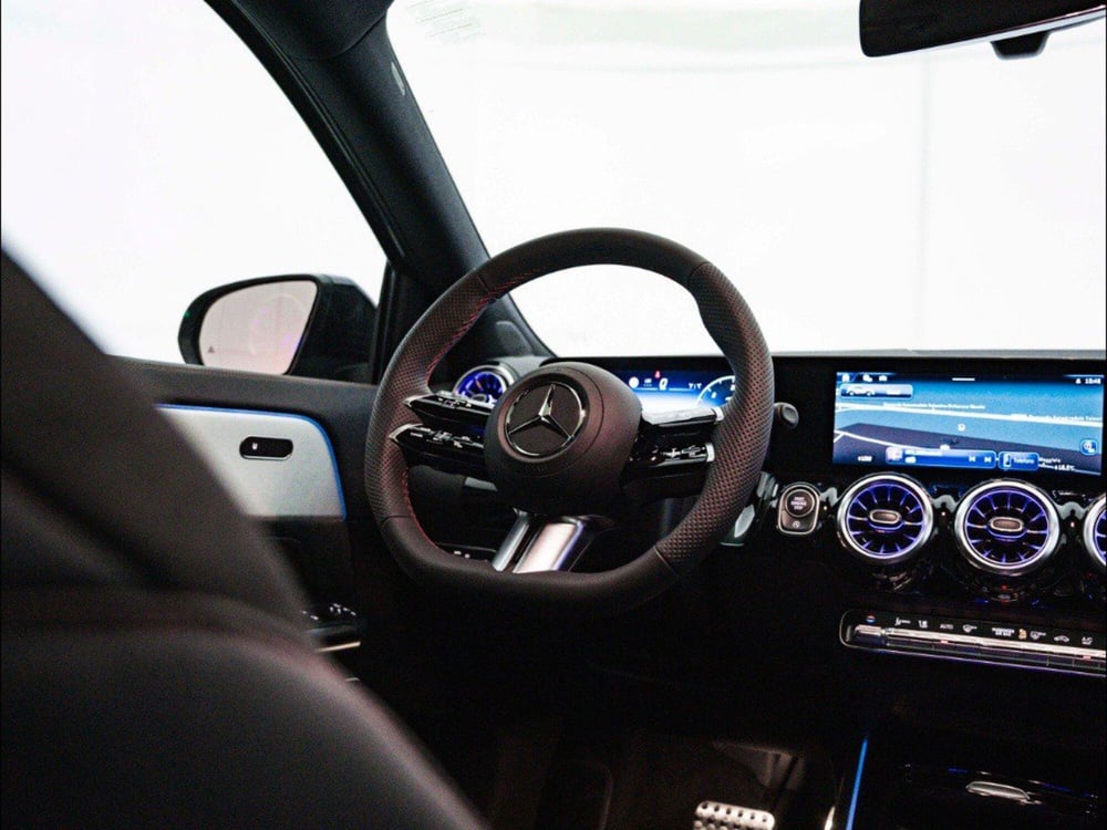 Mercedes-Benz GLA SUV nuova a Macerata (18)