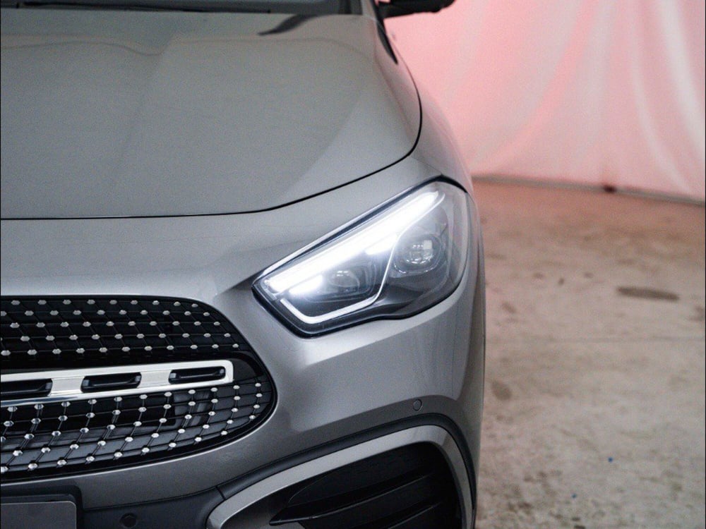 Mercedes-Benz GLA SUV nuova a Macerata (2)