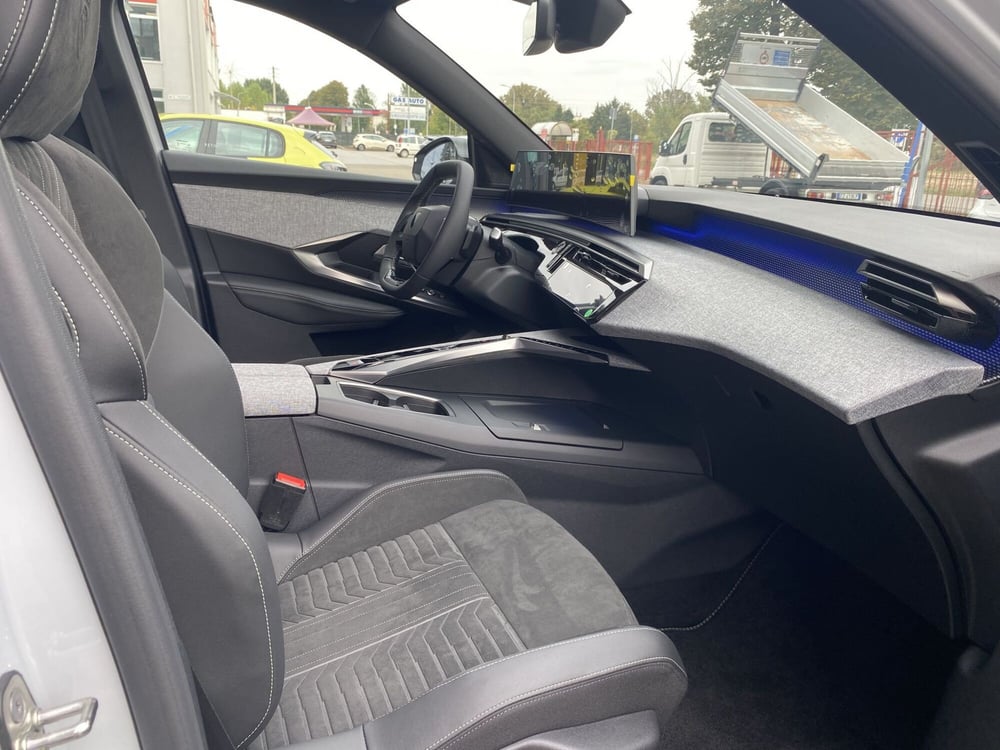 Peugeot 5008 nuova a Modena (18)