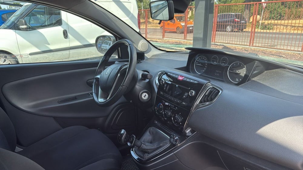 Lancia Ypsilon usata a Modena (4)