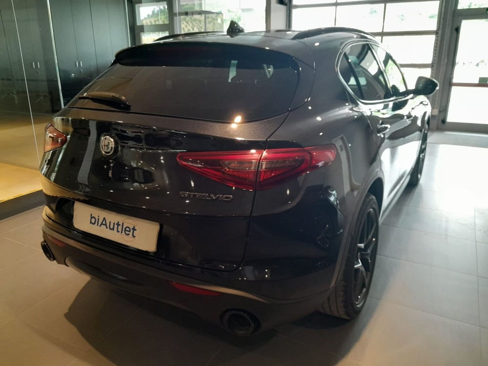 Alfa Romeo Stelvio usata a Asti (6)