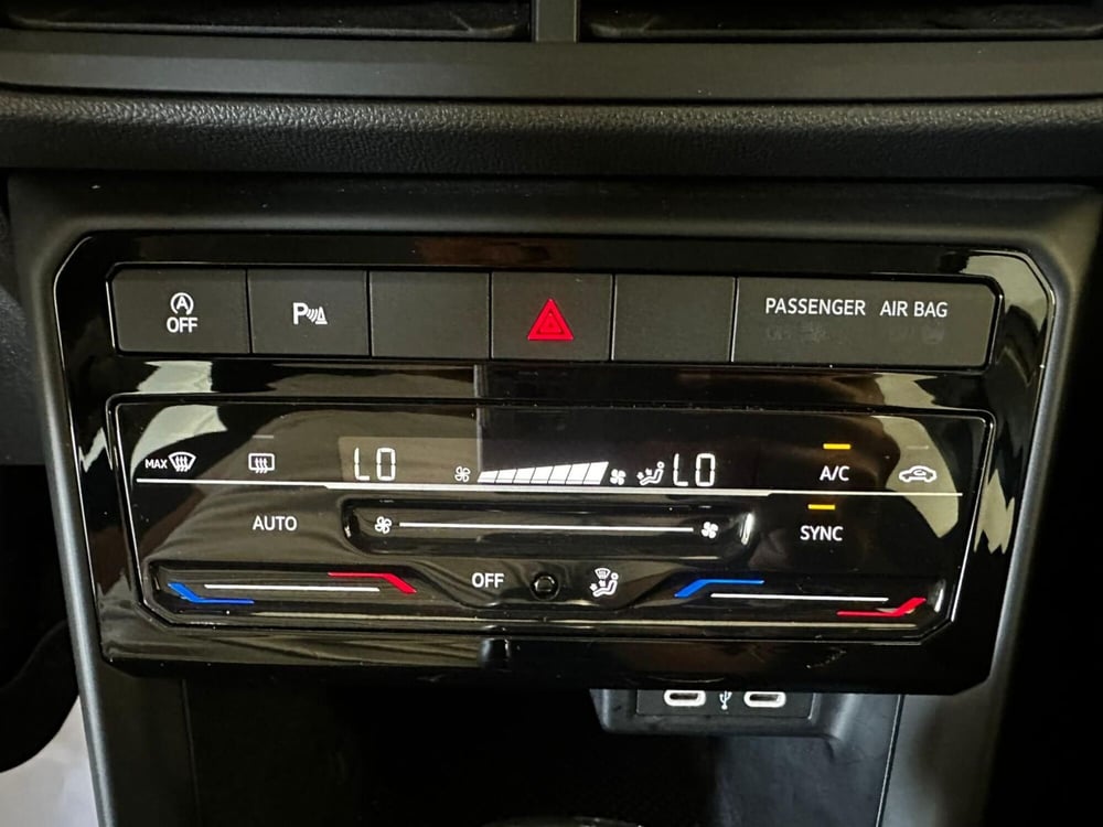 Volkswagen T-Cross usata a L'Aquila (16)