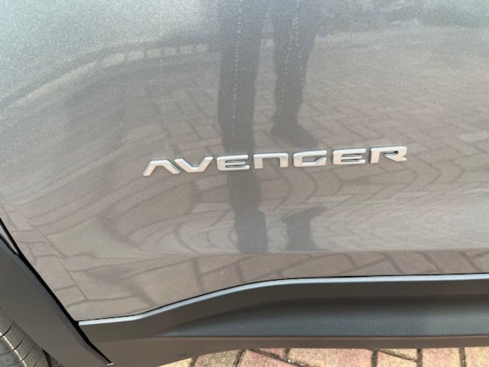 Jeep Avenger nuova a Brescia (15)