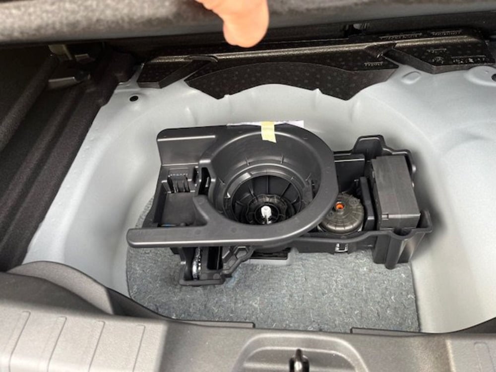Jeep Avenger nuova a Brescia (17)