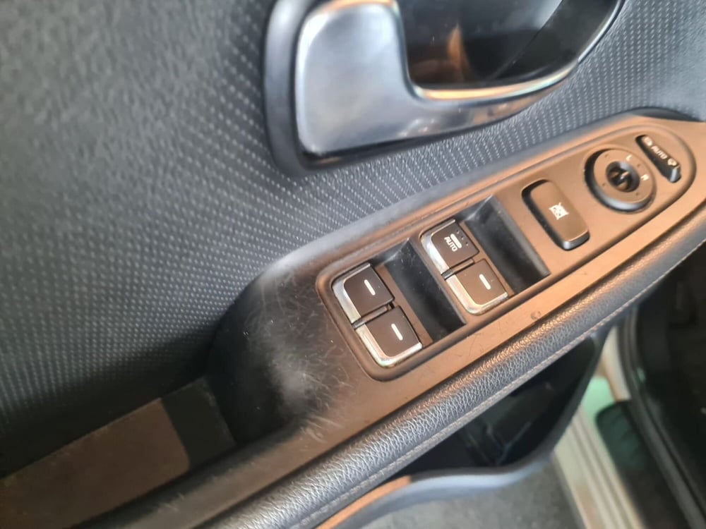 Kia Carens usata a Cagliari (16)