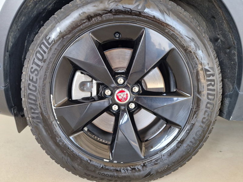 Jaguar E-Pace usata a Modena (9)