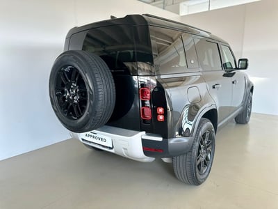 Land Rover Defender 110 3.0d i6 mhev X-Dynamic SE awd 200cv auto del 2024 usata a Modena