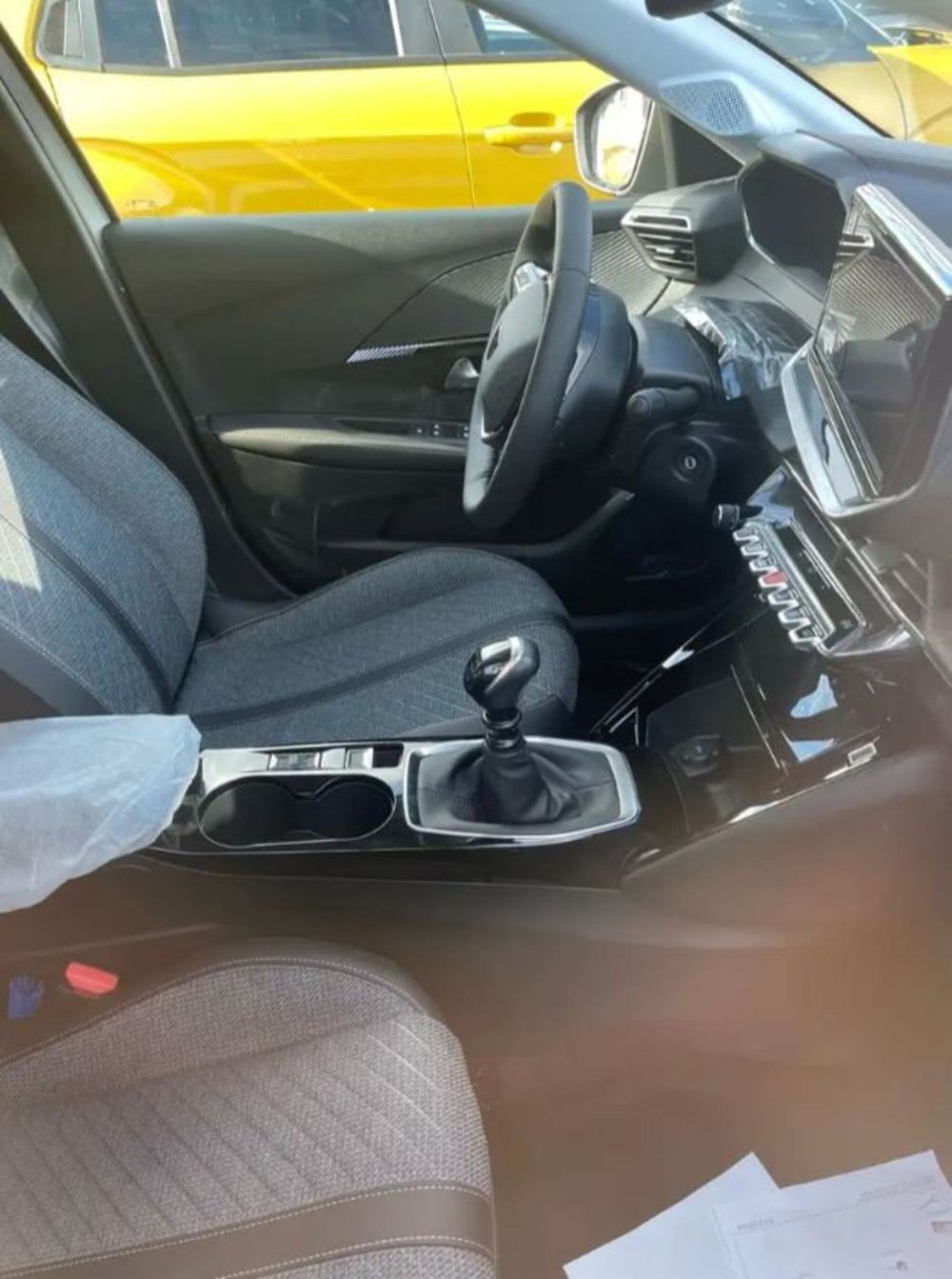 Peugeot 208 nuova a Latina (5)