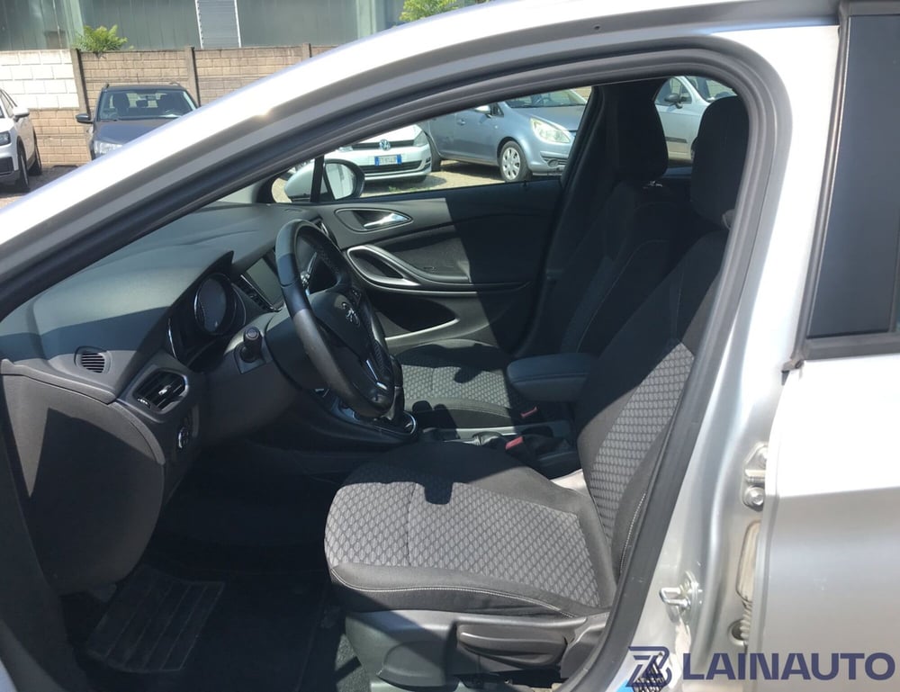 Opel Astra usata a Milano (14)