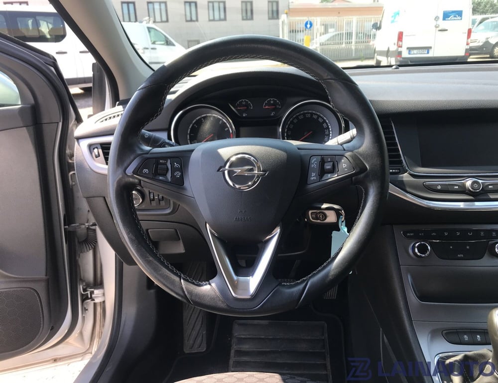 Opel Astra usata a Milano (17)