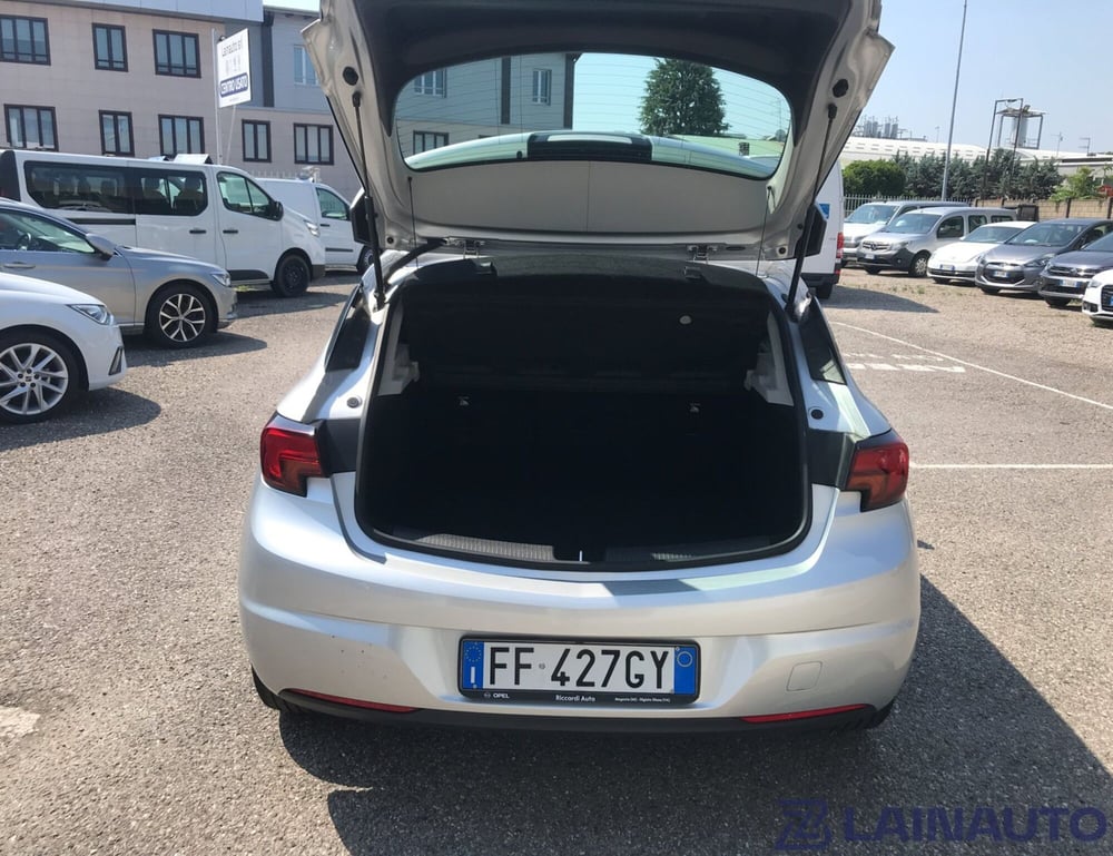 Opel Astra usata a Milano (9)