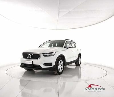 Volvo XC40 T2 Momentum Core del 2022 usata a Viterbo