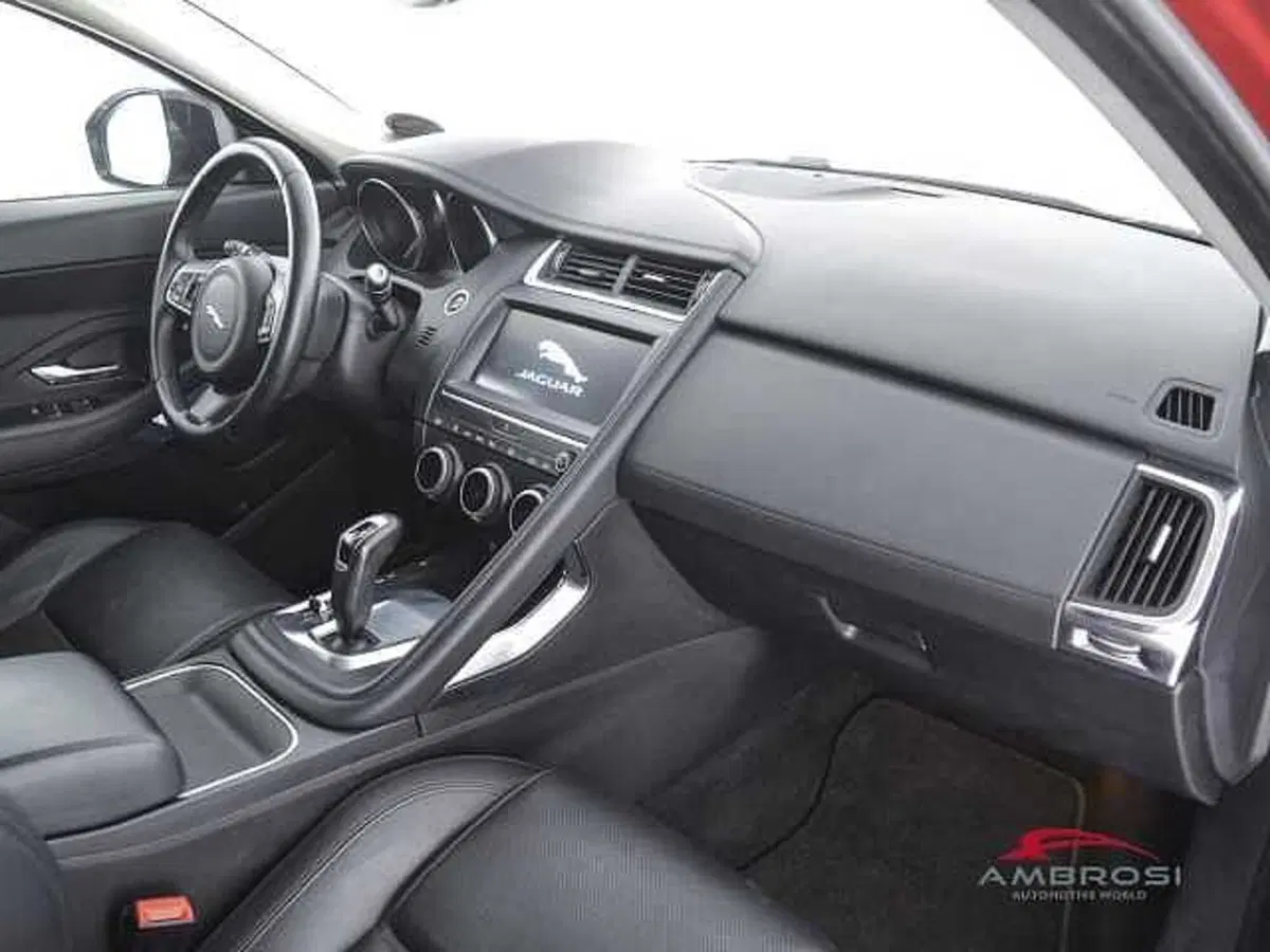 Jaguar E-Pace usata a Viterbo (12)
