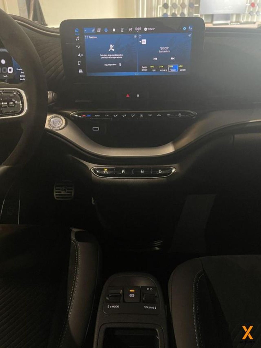 Abarth 500e nuova a Varese (16)