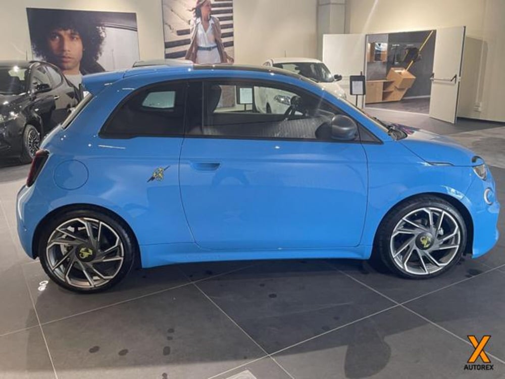 Abarth 500e nuova a Varese (5)