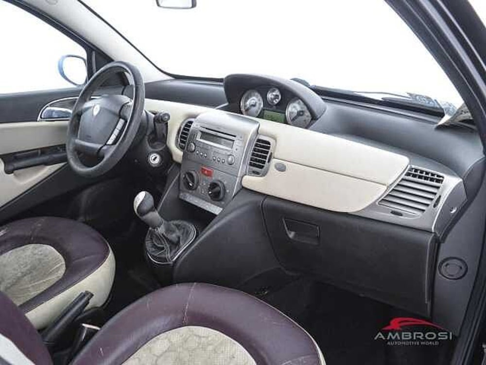 Lancia Ypsilon usata a Viterbo (12)