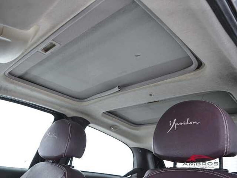 Lancia Ypsilon usata a Viterbo (18)