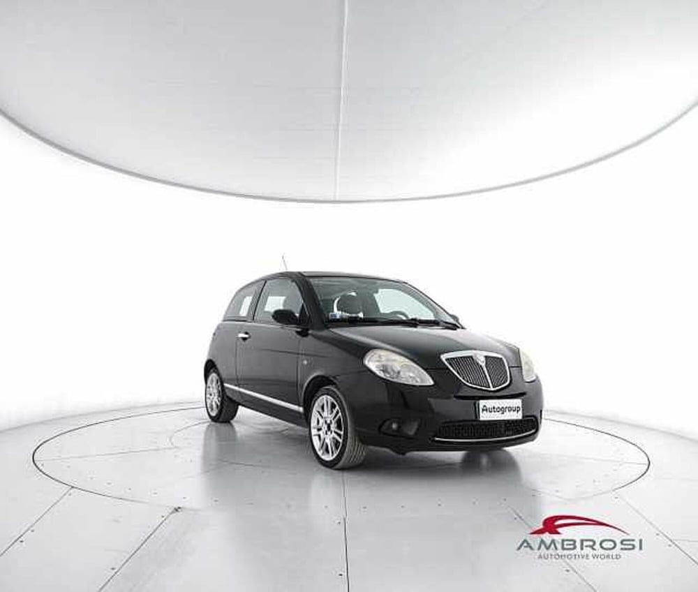 Lancia Ypsilon usata a Viterbo (2)
