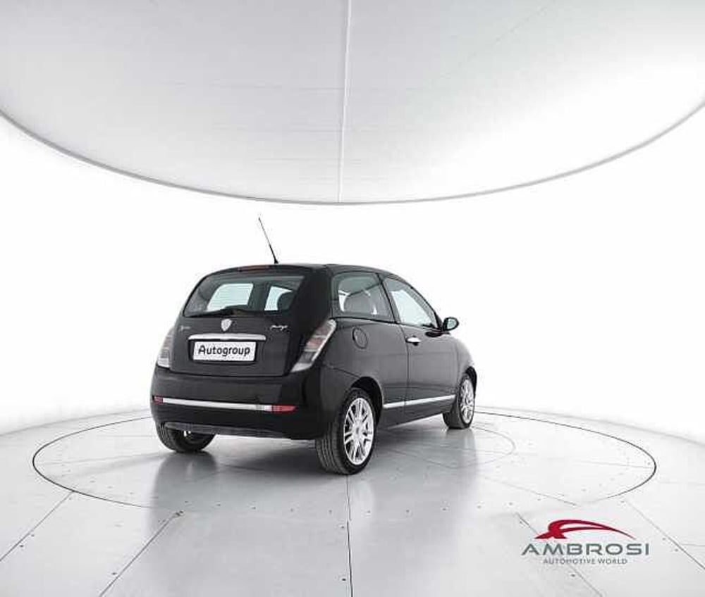 Lancia Ypsilon usata a Viterbo (3)