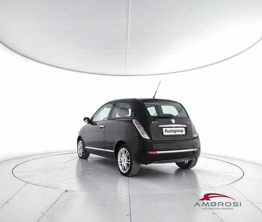 Lancia Ypsilon usata a Viterbo (4)