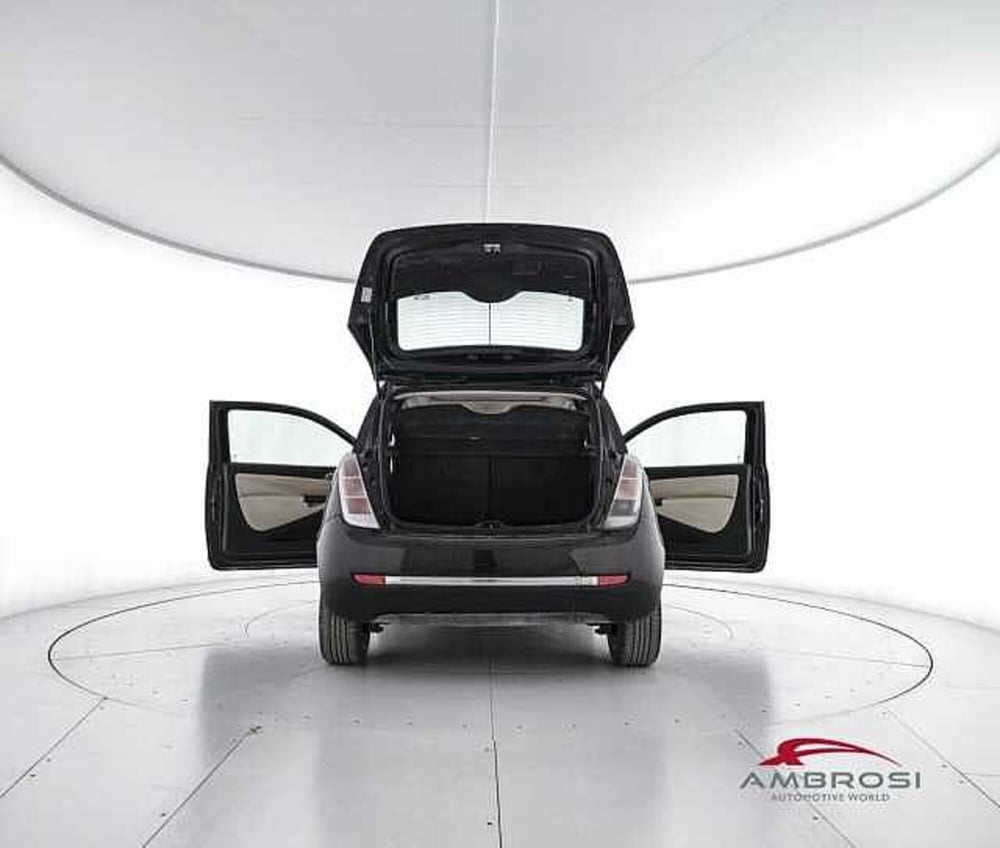 Lancia Ypsilon usata a Viterbo (7)