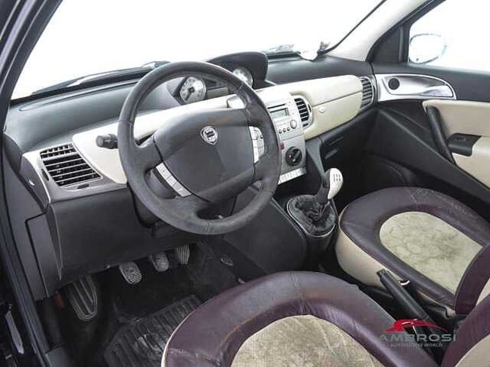 Lancia Ypsilon usata a Viterbo (8)
