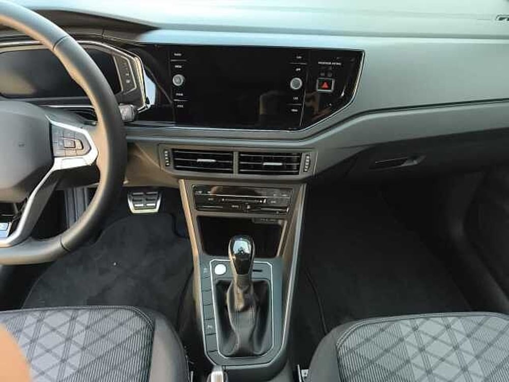 Volkswagen Taigo nuova a Lecco (10)