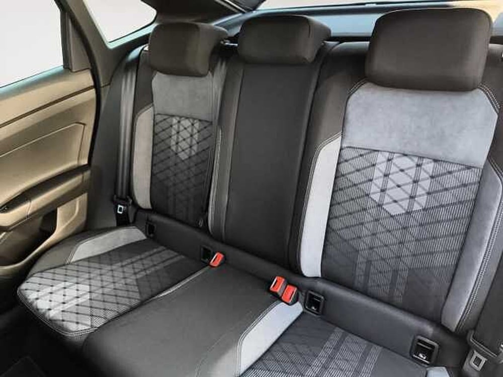 Volkswagen Taigo nuova a Lecco (14)