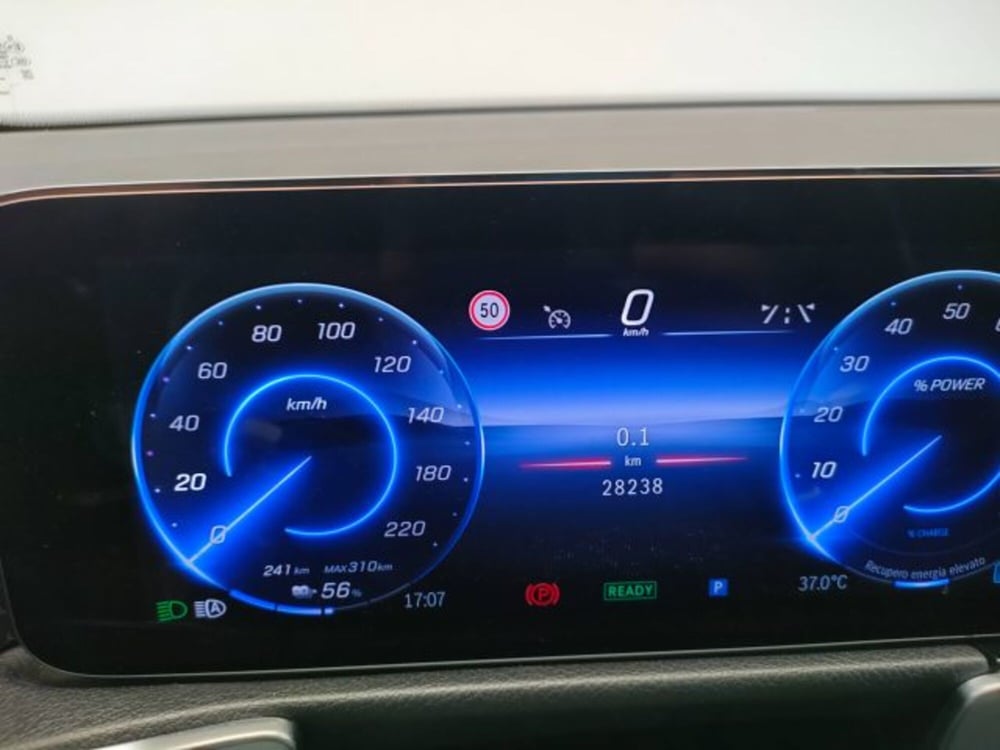 Mercedes-Benz EQB usata a Teramo (15)