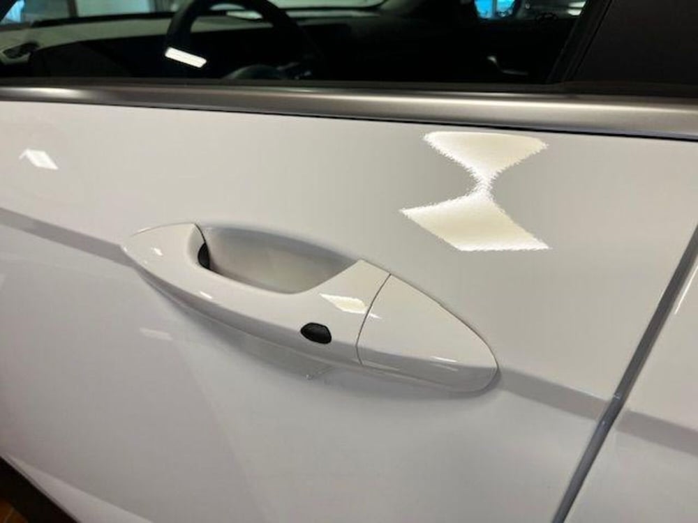 Hyundai Kona nuova a Verbano Cusio Ossola (12)