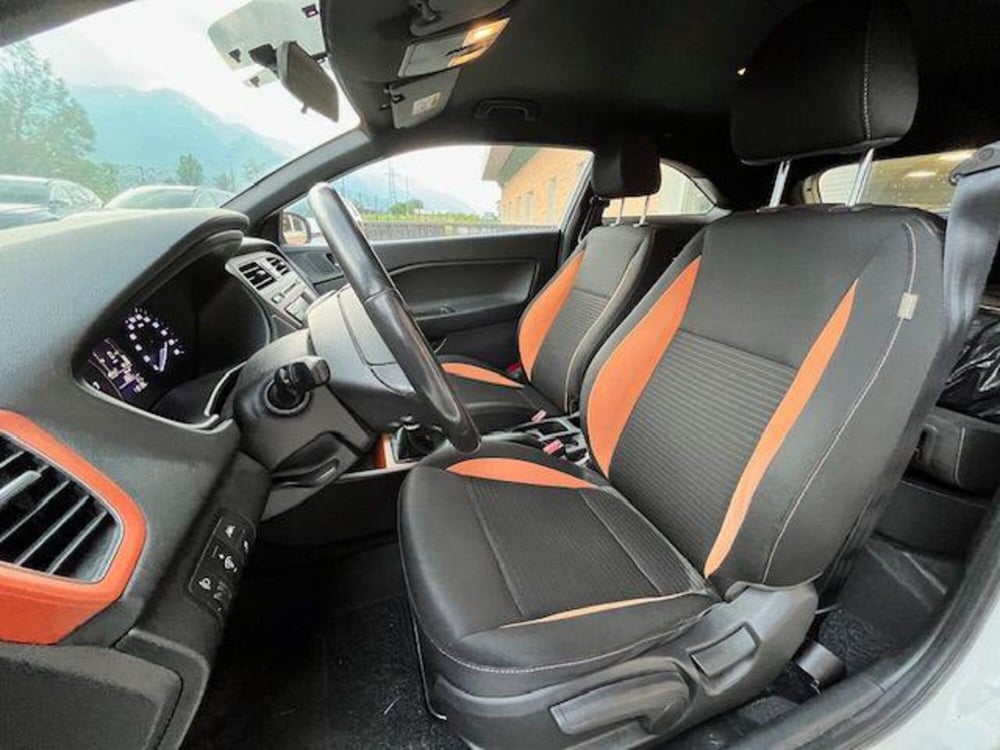 Hyundai i20 Coupé usata a Verbano Cusio Ossola (14)