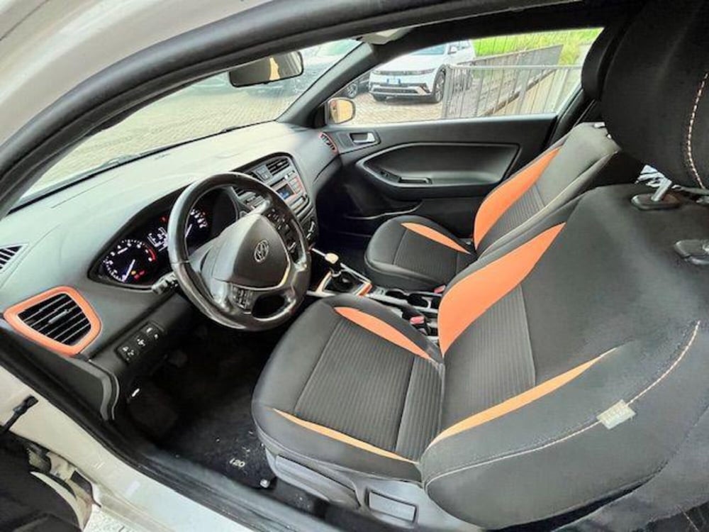 Hyundai i20 Coupé usata a Verbano Cusio Ossola (15)