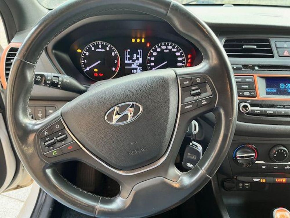 Hyundai i20 Coupé usata a Verbano Cusio Ossola (8)