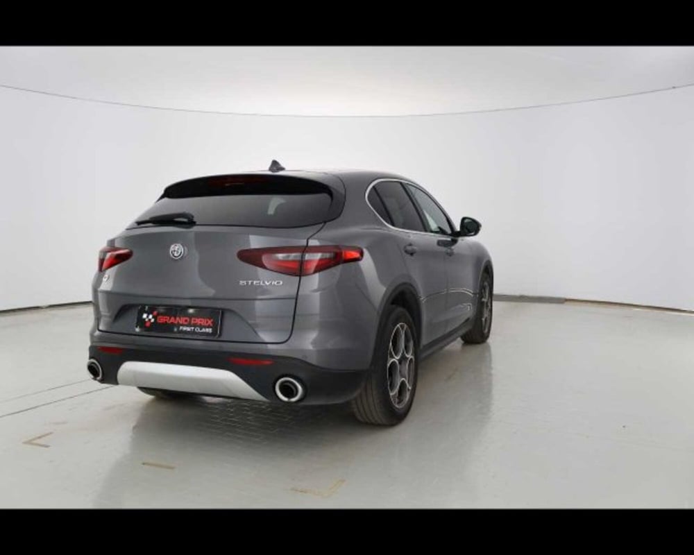 Alfa Romeo Stelvio usata a Bologna (5)