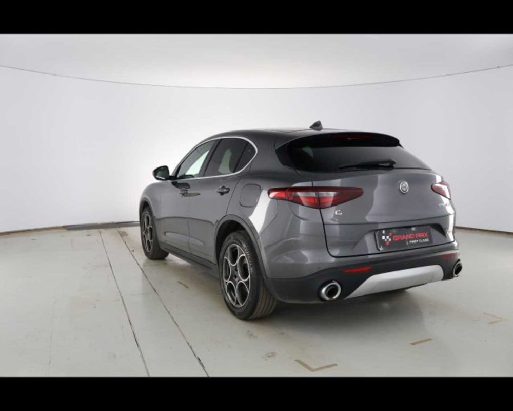 Alfa Romeo Stelvio usata a Bologna (7)