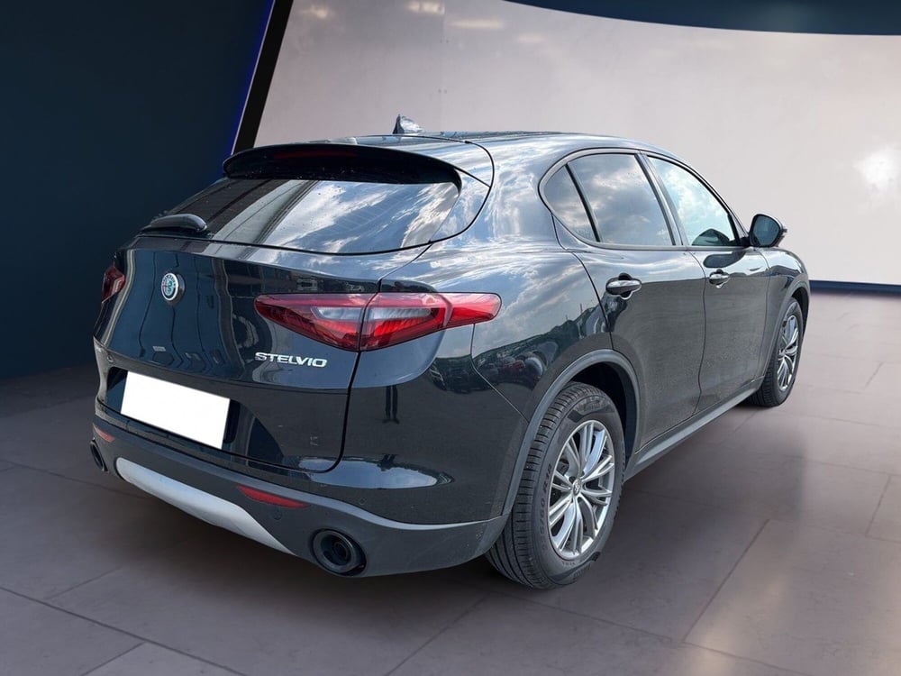 Alfa Romeo Stelvio usata a Torino (4)