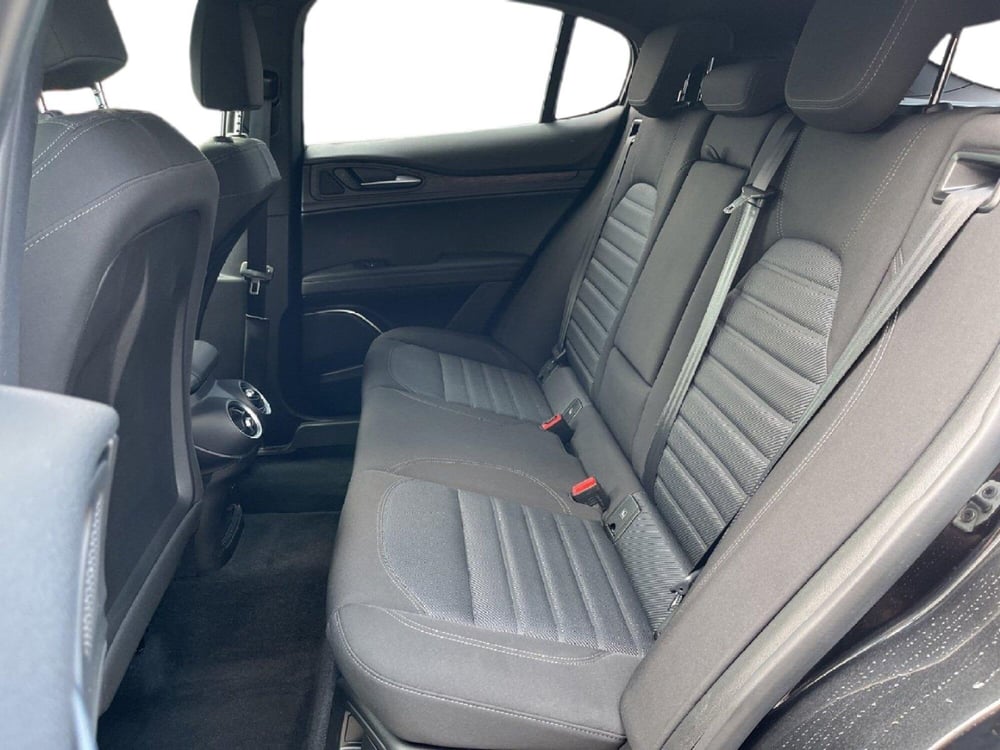 Alfa Romeo Stelvio usata a Torino (9)