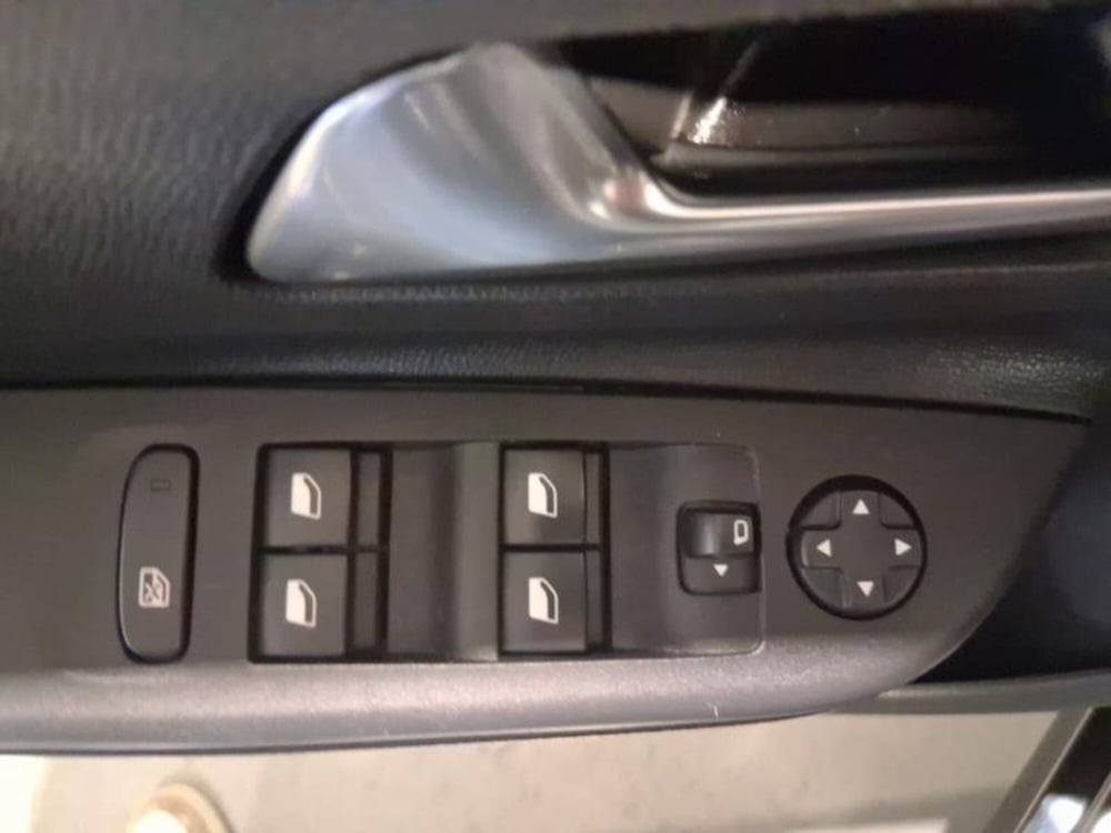 Opel Corsa usata a Genova (12)
