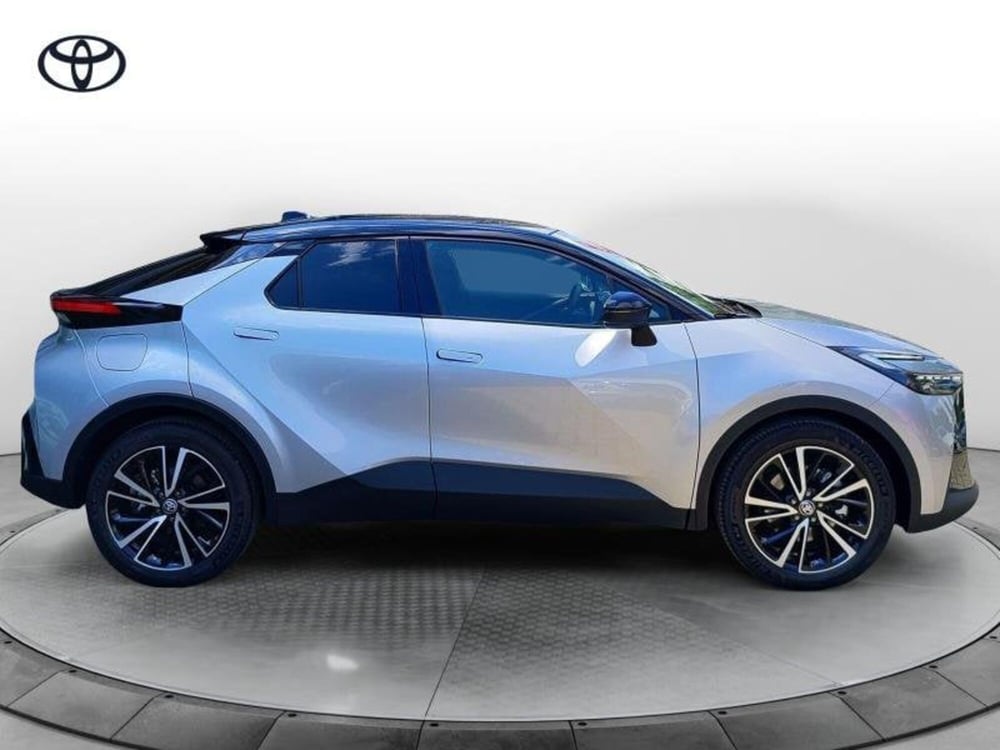 Toyota Toyota C-HR nuova a Perugia (12)